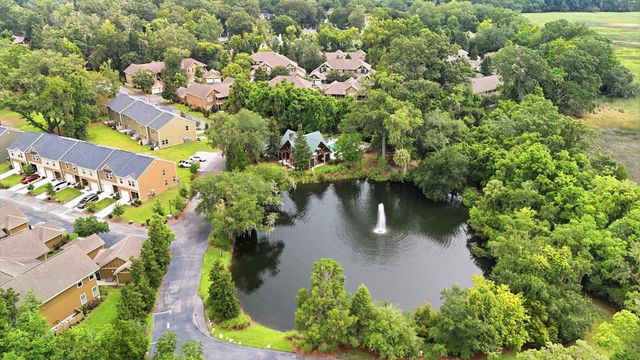5561 Colonial Chatsworth Circle, North Charleston, SC 29418