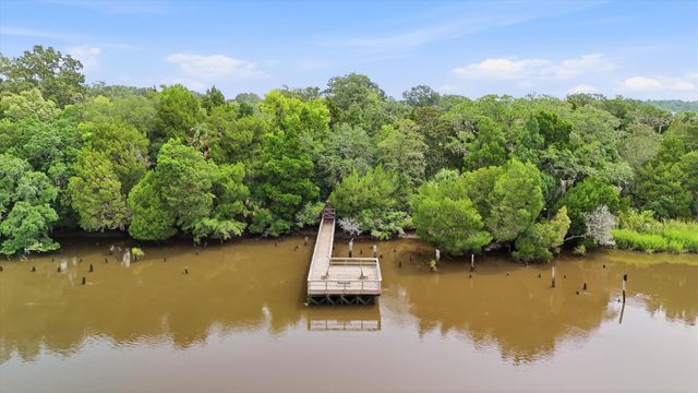 5561 Colonial Chatsworth Circle, North Charleston, SC 29418