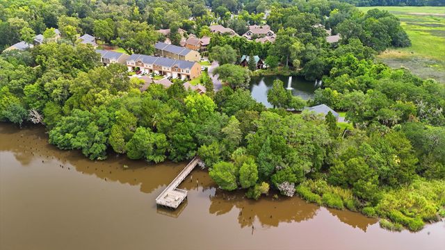 5561 Colonial Chatsworth Circle, North Charleston, SC 29418