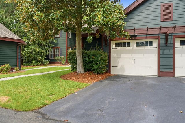 5561 Colonial Chatsworth Circle, North Charleston, SC 29418