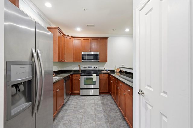 5561 Colonial Chatsworth Circle, North Charleston, SC 29418