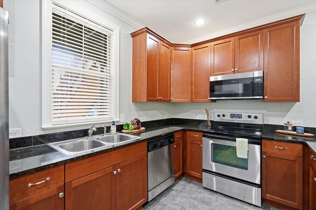 5561 Colonial Chatsworth Circle, North Charleston, SC 29418