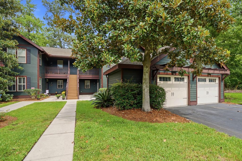 5561 Colonial Chatsworth Circle, North Charleston, SC 29418