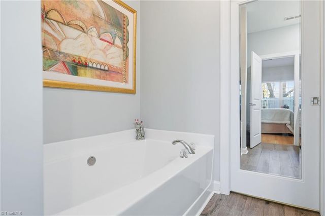 2021 Salisbury Square, Winston-salem, NC 27127