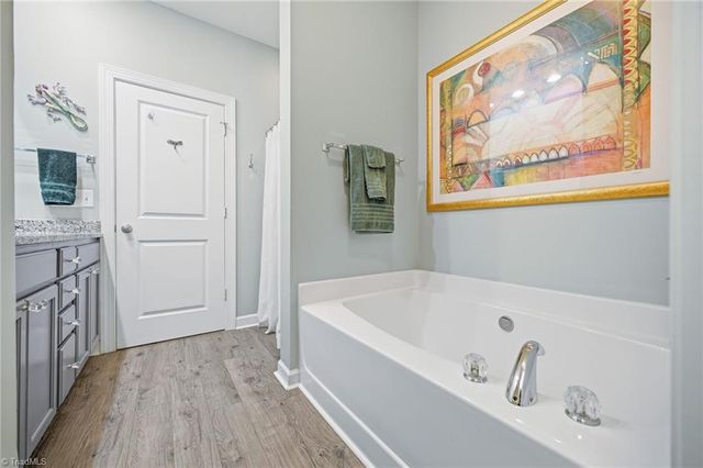 2021 Salisbury Square, Winston-salem, NC 27127