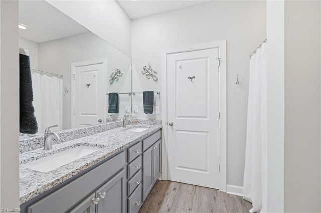 2021 Salisbury Square, Winston-salem, NC 27127