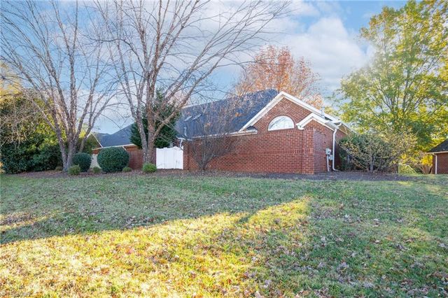 2021 Salisbury Square, Winston-salem, NC 27127