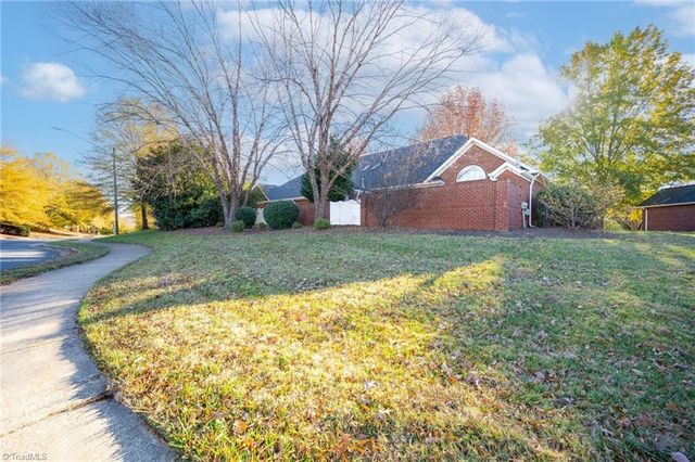 2021 Salisbury Square, Winston-salem, NC 27127