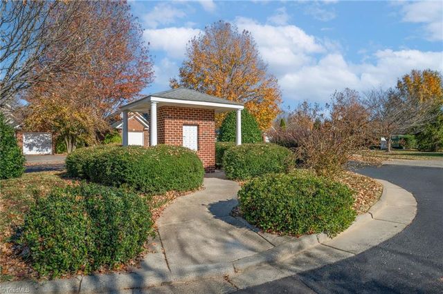 2021 Salisbury Square, Winston-salem, NC 27127