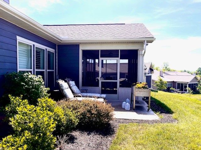 1055 Sumner Grv, Spring Hill, TN 37174