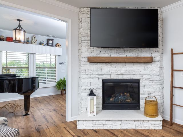 1055 Sumner Grv, Spring Hill, TN 37174
