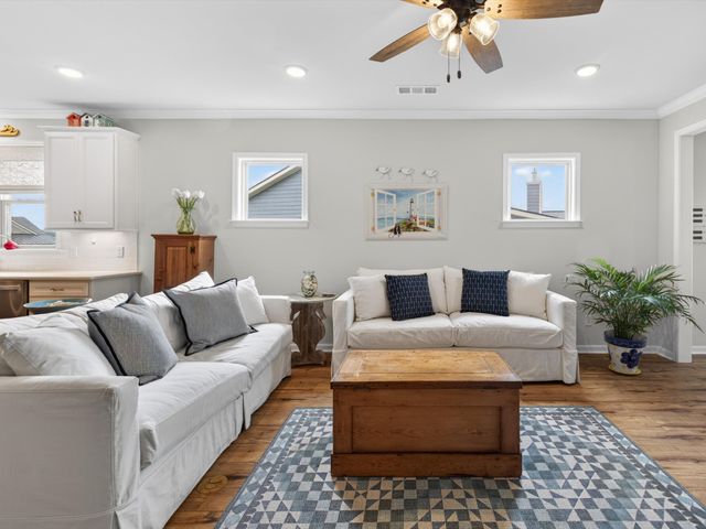 1055 Sumner Grv, Spring Hill, TN 37174