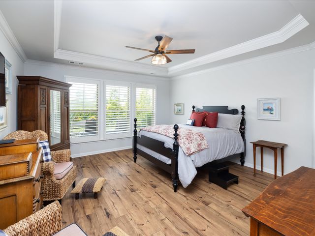 1055 Sumner Grv, Spring Hill, TN 37174
