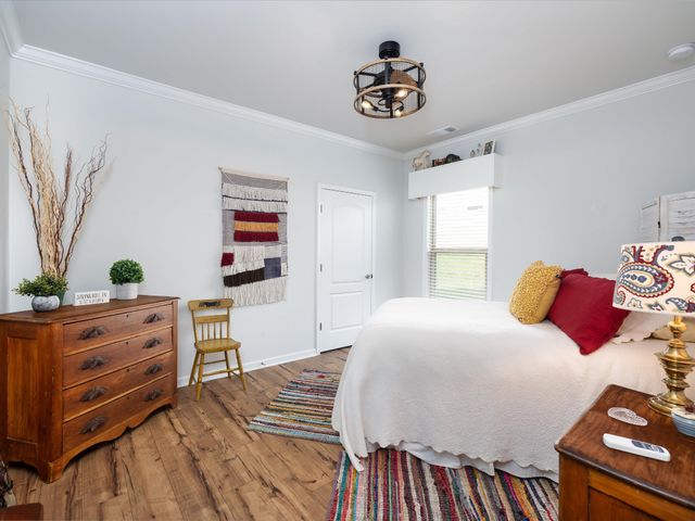 1055 Sumner Grv, Spring Hill, TN 37174