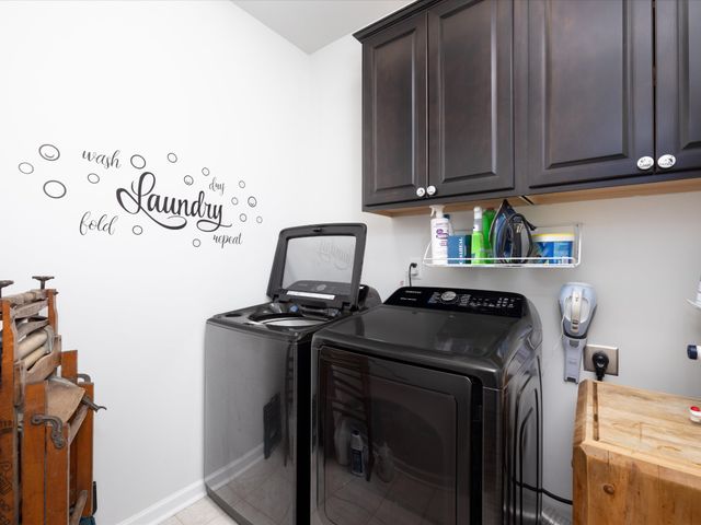 1055 Sumner Grv, Spring Hill, TN 37174