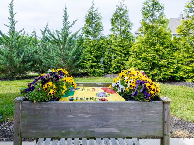 1055 Sumner Grv, Spring Hill, TN 37174