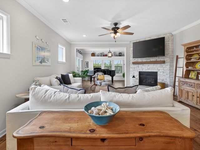 1055 Sumner Grv, Spring Hill, TN 37174