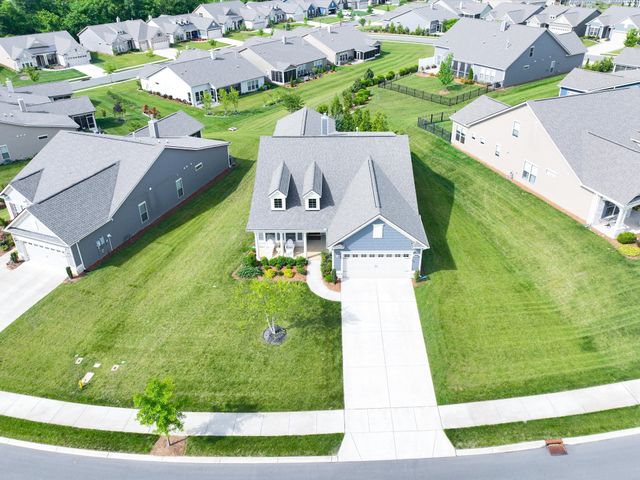 1055 Sumner Grv, Spring Hill, TN 37174