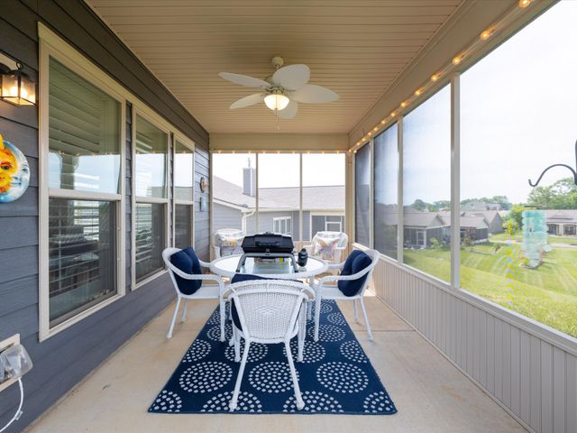 1055 Sumner Grv, Spring Hill, TN 37174