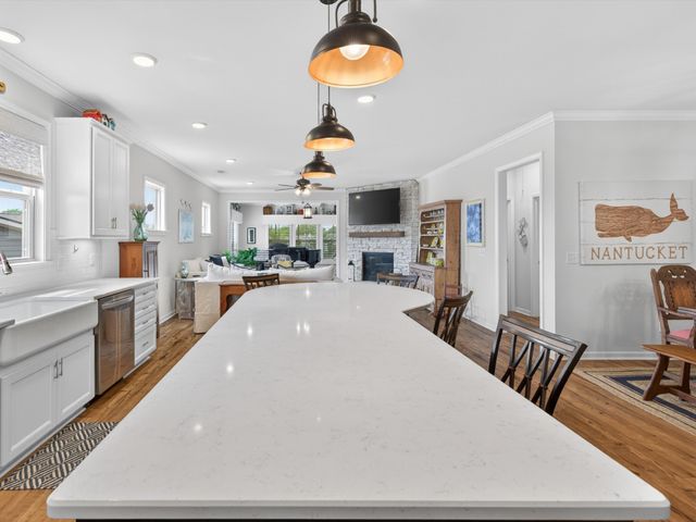 1055 Sumner Grv, Spring Hill, TN 37174