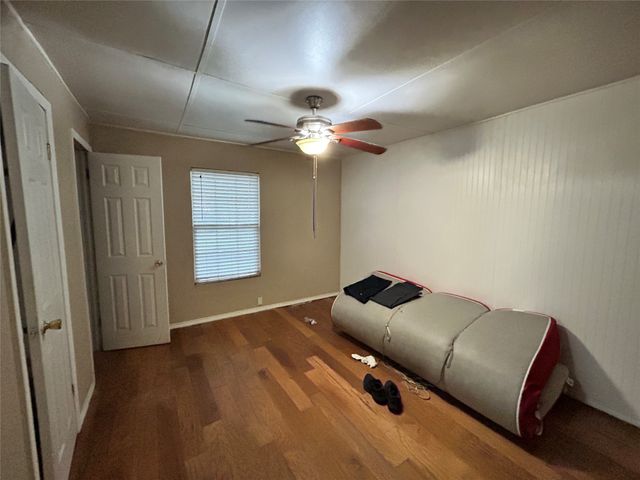 2132 N Sylvania Avenue, Fort Worth, TX 76111