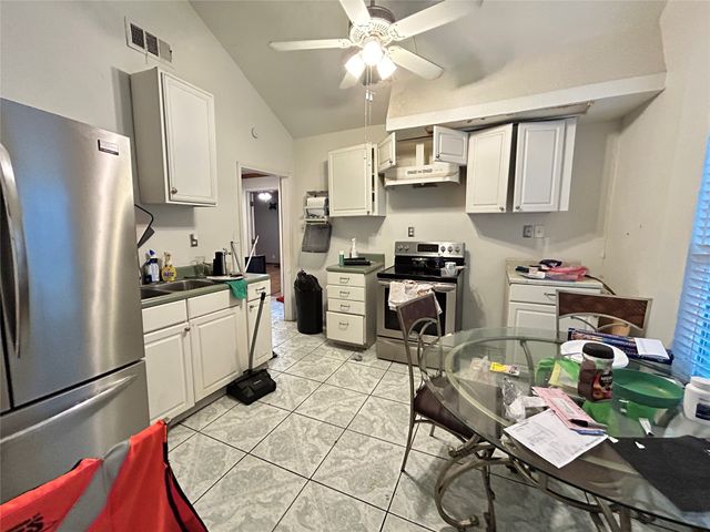 2132 N Sylvania Avenue, Fort Worth, TX 76111