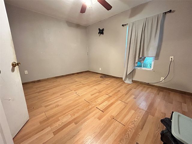 2132 N Sylvania Avenue, Fort Worth, TX 76111