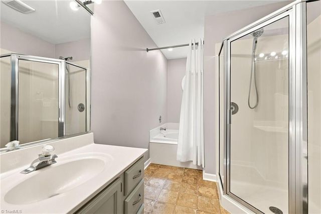 5 Thames Court, Greensboro, NC 27455