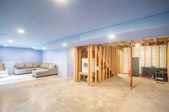 212 Rellim Drive, Norwalk, IA 50211