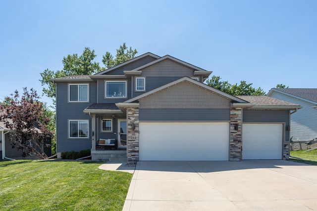 212 Rellim Drive, Norwalk, IA 50211