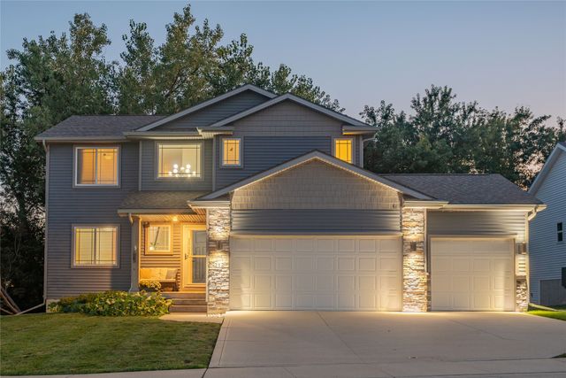 212 Rellim Drive, Norwalk, IA 50211