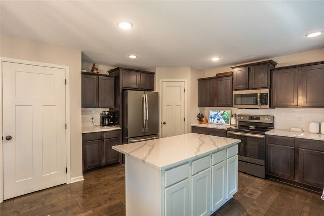 212 Rellim Drive, Norwalk, IA 50211