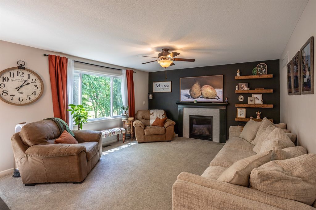 212 Rellim Drive, Norwalk, IA 50211