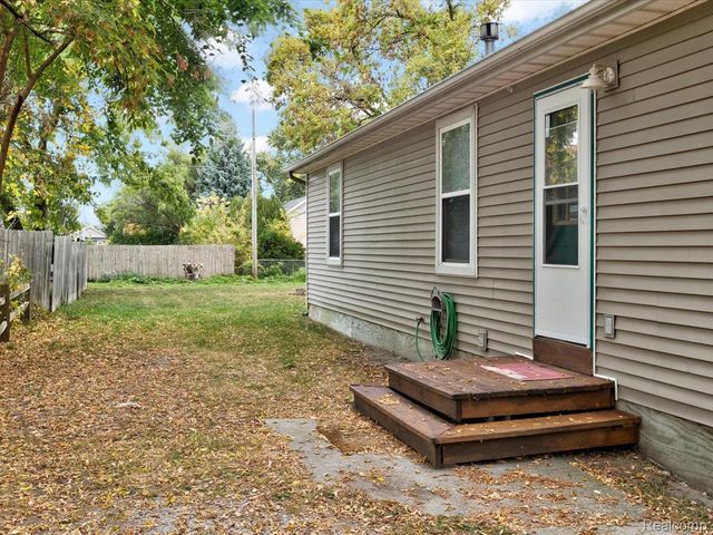 1325 Division Street, Port Huron, MI 48060