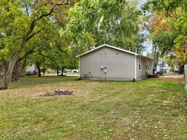 1325 Division Street, Port Huron, MI 48060