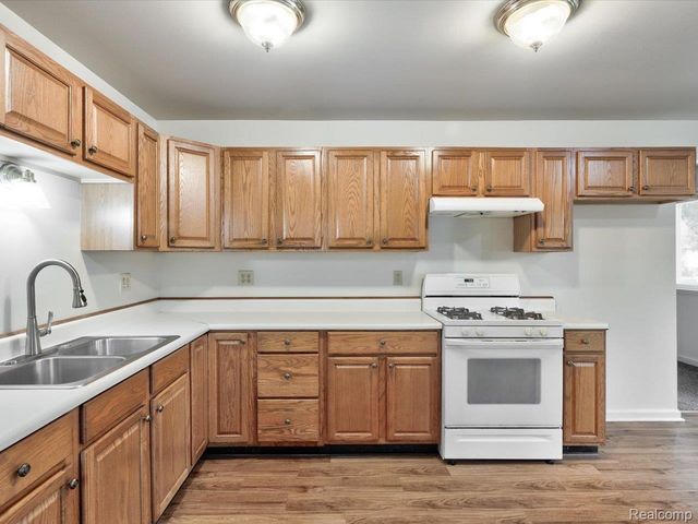 1325 Division Street, Port Huron, MI 48060