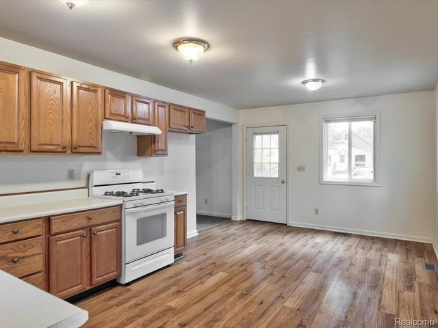 1325 Division Street, Port Huron, MI 48060