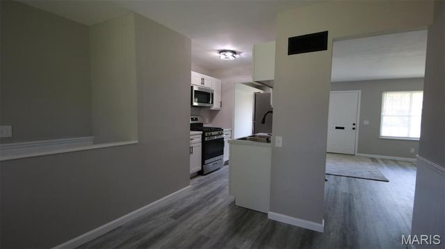 10215 Monarch Drive, St Louis, MO 63136