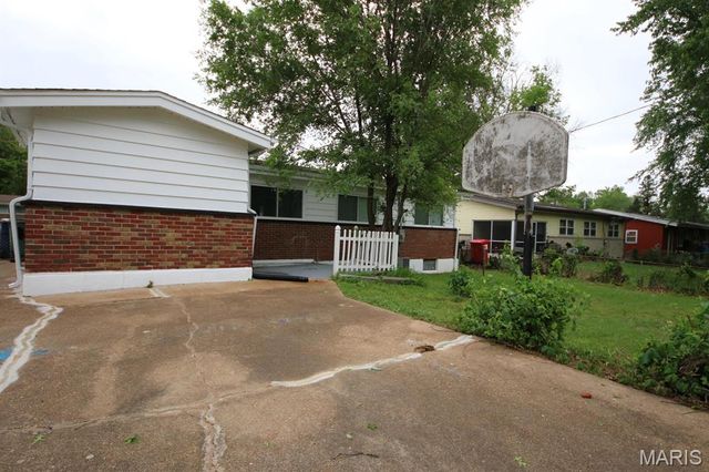 10215 Monarch Drive, St Louis, MO 63136
