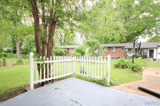 10215 Monarch Drive, St Louis, MO 63136