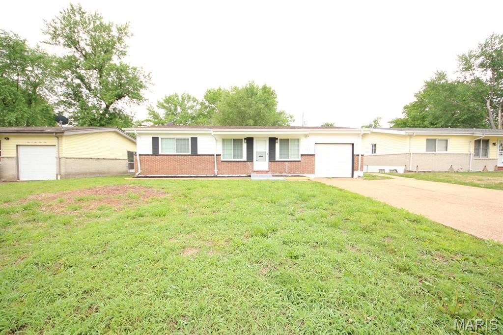 10215 Monarch Drive, St Louis, MO 63136
