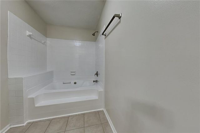 3253 Glynn Mill Drive, Snellville, GA 30039