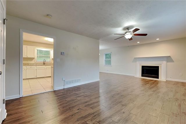 3253 Glynn Mill Drive, Snellville, GA 30039