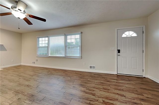 3253 Glynn Mill Drive, Snellville, GA 30039