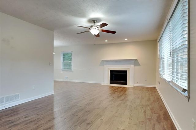 3253 Glynn Mill Drive, Snellville, GA 30039