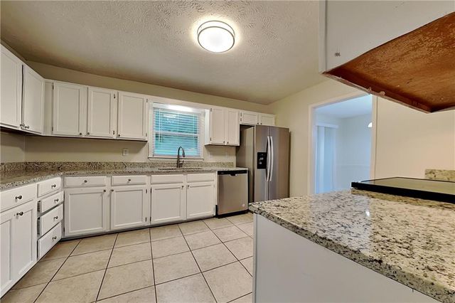 3253 Glynn Mill Drive, Snellville, GA 30039
