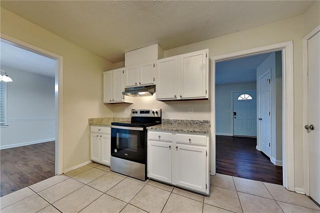 3253 Glynn Mill Drive, Snellville, GA 30039