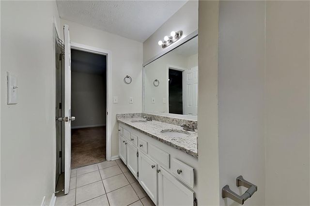 3253 Glynn Mill Drive, Snellville, GA 30039