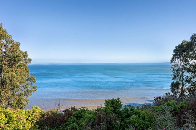 41 Ocean Ave, Bolinas, CA 94924