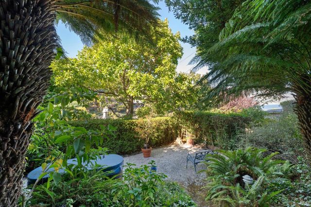 41 Ocean Ave, Bolinas, CA 94924